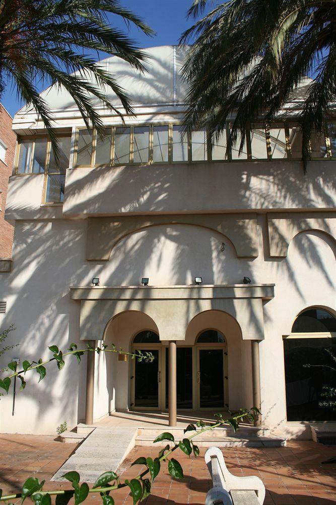 Victoria & Splay Center Hotel