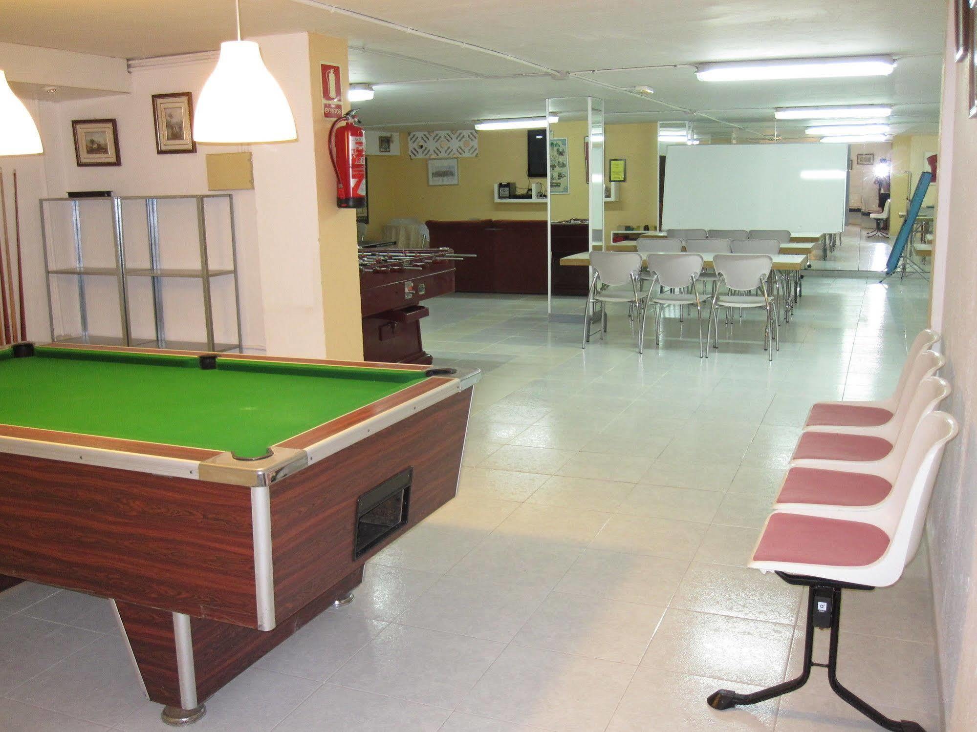 Victoria Hotel 3*